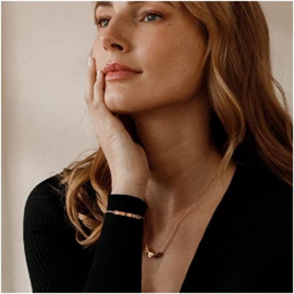 16K Gold Your Name Bar Bracelet - Picture 3 of 3